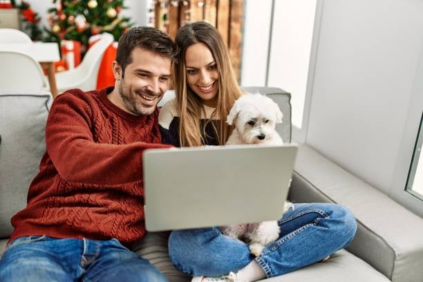 pet parents using a promo code around the holidays