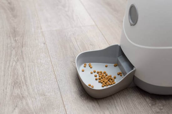 Smart pet food feeder