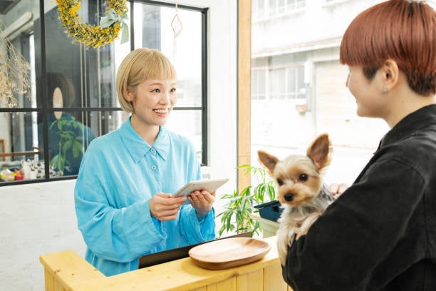 pet parent leaving tip while picking up dog from boarding
