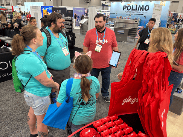 talking to pet groomers about Gingr at SUPERZOO