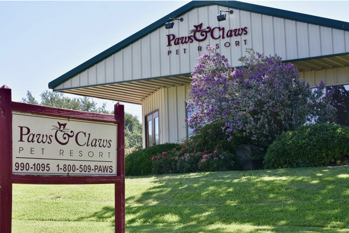 Paws and Claws Pet Resort 